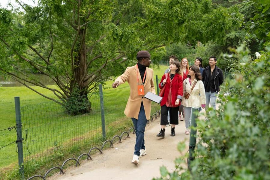 Paris: Eiffel Tower Guided Tour with Summit Access - Who will enjoy this experience most?