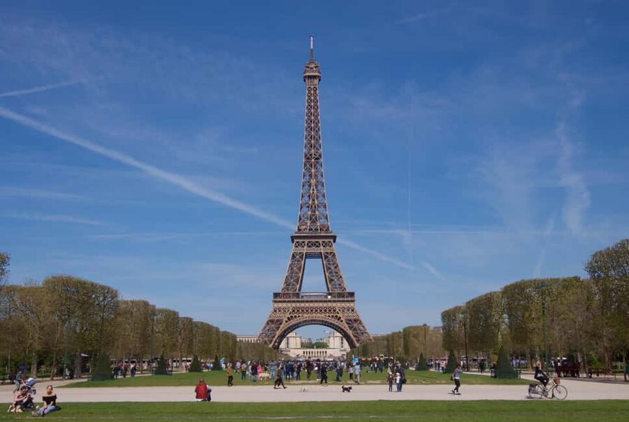 Paris: Eiffel Tower Guided Tour with Summit Access - What To Bring And What To Leave Behind