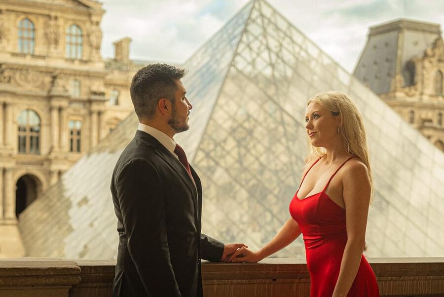Paris: Eiffel Tower & Louvre Private Photoshoot - Why a private photoshoot can be worth your Paris time