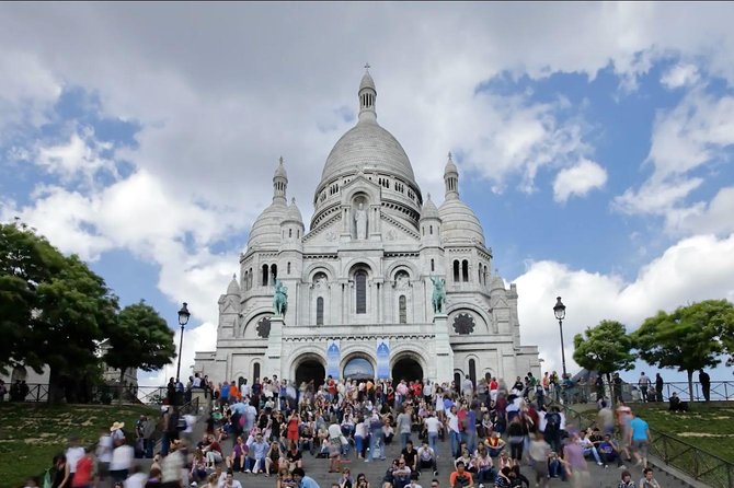 Paris Eiffel Tower, Notre Dame, Louvre and Montmartre Guided Tour - What This Paris Tour Does Well
