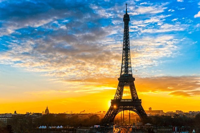 Paris Eiffel Tower, Notre Dame, Louvre and Montmartre Guided Tour - The Louvre in a Focused 90 Minutes