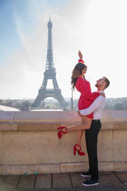 Paris: Eiffel Tower Photoshoot with a Professional - How the 15-minute express session works