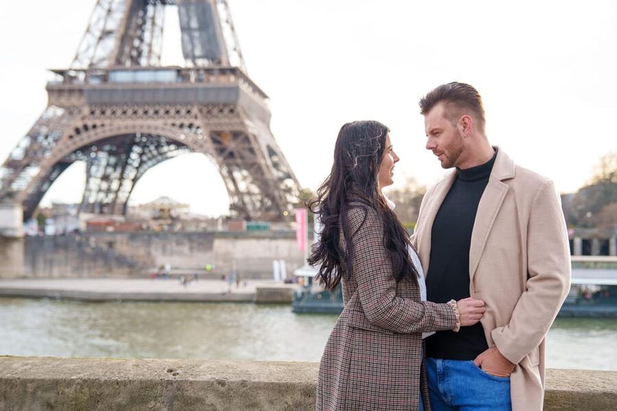 Paris: Eiffel Tower Photoshoot with a Professional - Choosing clothing and preparing for Paris weather