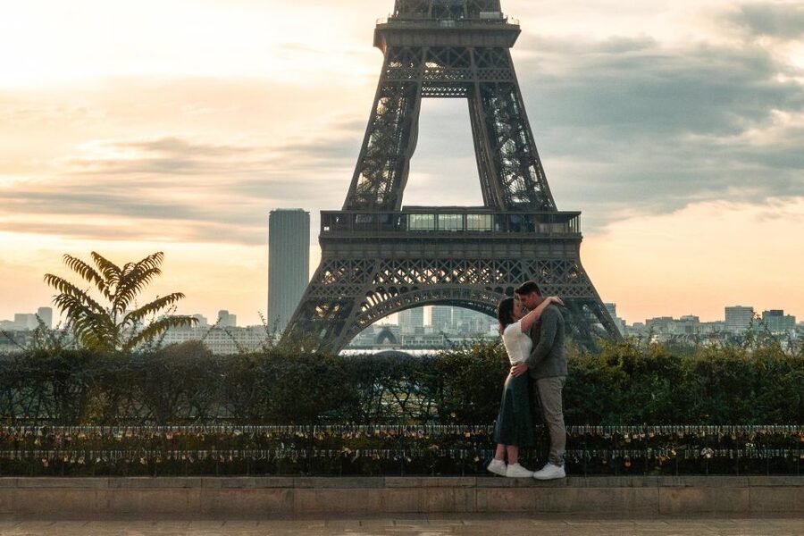 Paris: Eiffel Tower Private Professional Photoshoot - Practical booking advice for the best results