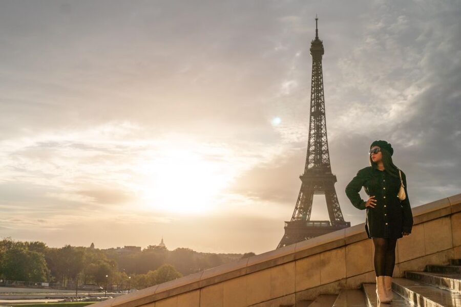 Paris: Eiffel Tower Private Professional Photoshoot - Working through Place du Trocadéro