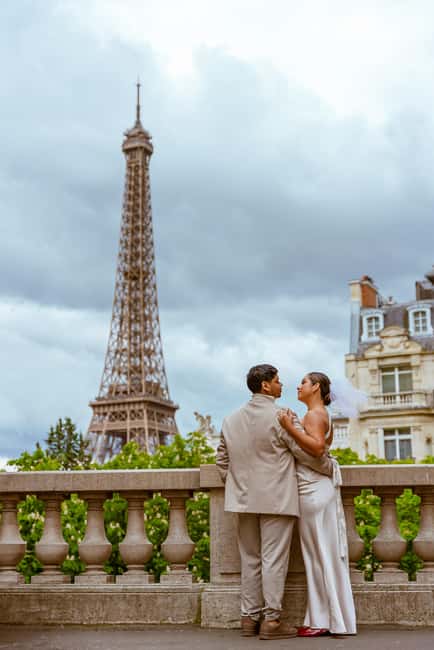 Paris: Eiffel Tower Street Photoshoot - Starting at Chaillot, with the Eiffel Tower in view