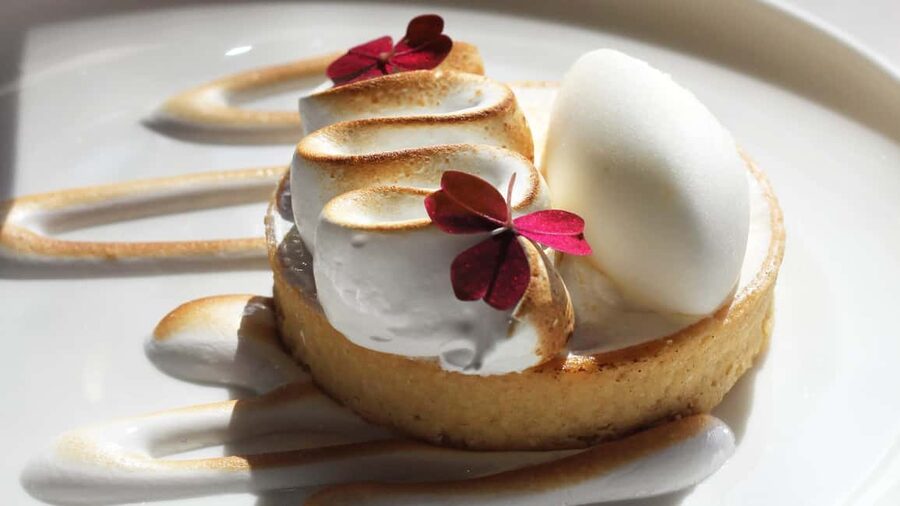 Paris: Elegant Dinner with Drinks in the Eiffel Tower - What the $152 price really buys