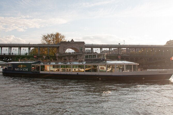 Paris en Scene 3 Course Seine River Dinner Cruise - Notre-Dame, the two islands, and an important seating tip