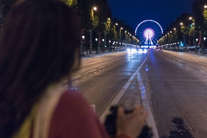 Paris Evening Bike Tour with 1-hour Seine River Cruise - Cruising beneath Parisian bridges