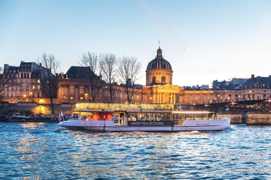 Paris: Evening River Cruise with Music - Hôtel de Ville and the Louvre from the river