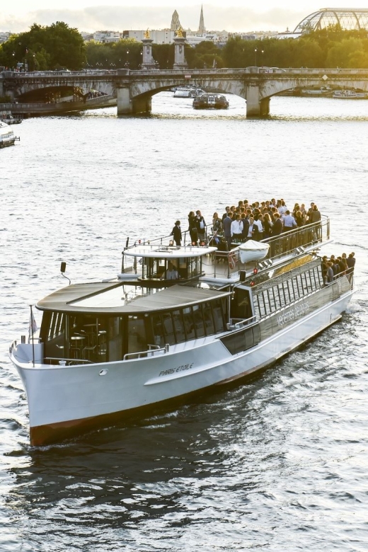 Paris: Evening River Cruise with Music - Place de la Concorde and the Grand Palais