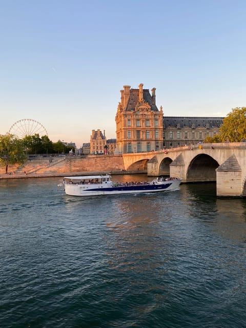 Paris: Evening River Cruise with Music - Music, the optional drink, and the atmosphere