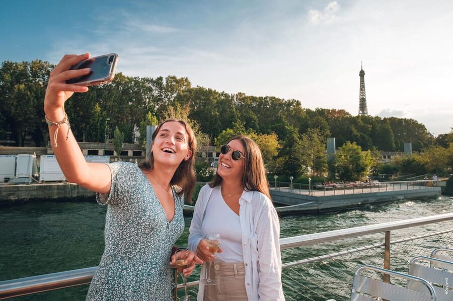 Paris: Evening River Cruise with Music - Why the electric boat changes the mood