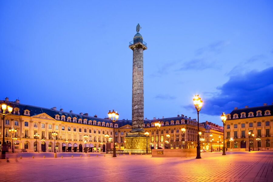 Paris: Evening Sightseeing Tour and Moulin Rouge Show - The Féerie cabaret and its famous costumes
