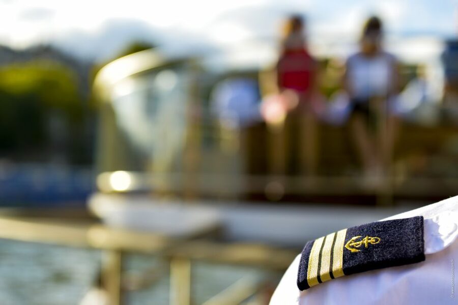 Paris: Family-Friendly River Seine Guided Cruise - Why a one-hour Seine cruise works so well for families