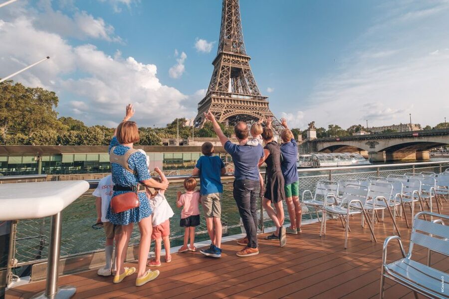 Paris: Family-Friendly River Seine Guided Cruise - What happens at the end of the hour