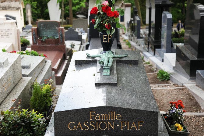 Paris: Famous Graves of Pere Lachaise Cemetery Guided Tour - Stories of lovers, writers, and difficult lives