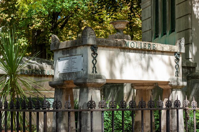 Paris: Famous Graves of Pere Lachaise Cemetery Guided Tour - Memorials and unexpected corners