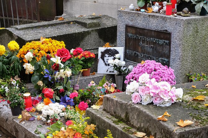 Paris: Famous Graves of Pere Lachaise Cemetery Guided Tour - Is $18.14 good value for two hours?