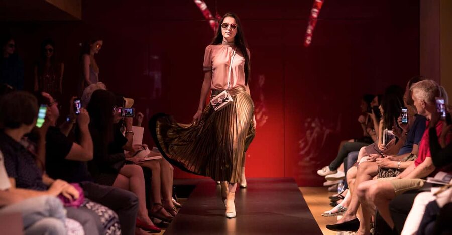 Paris: Fashion Show at Galeries Lafayette Haussmann - Who should book this experience?