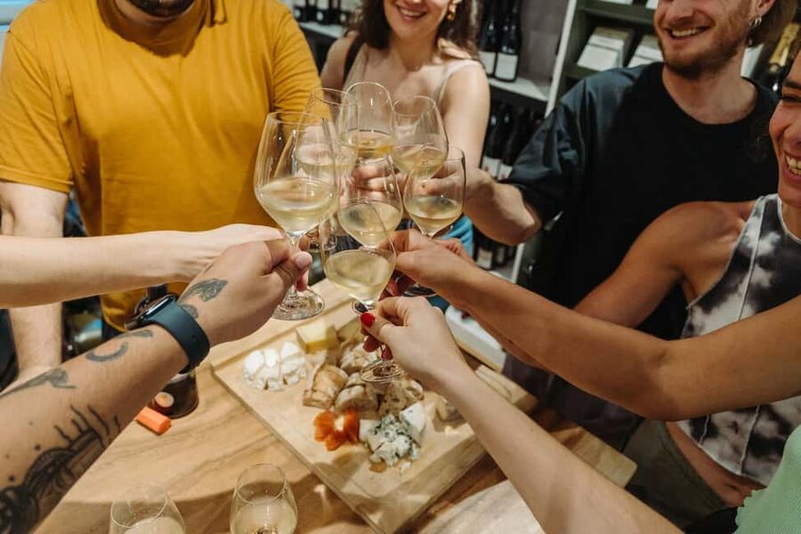 Paris: Food and Wine Tasting Walking Tour in Le Marais - Key details before you book