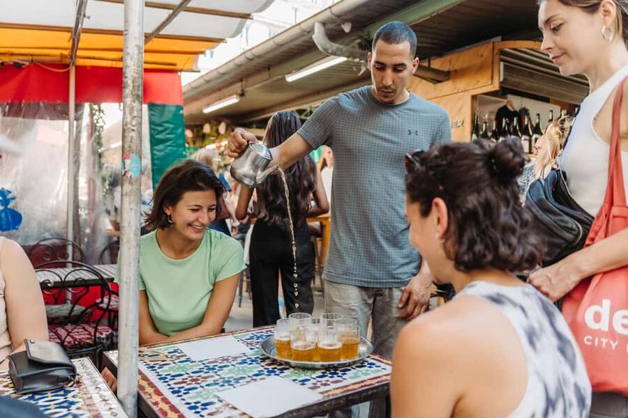 Paris: Food and Wine Tasting Walking Tour in Le Marais - French-Syrian pastries at Maison Aleph