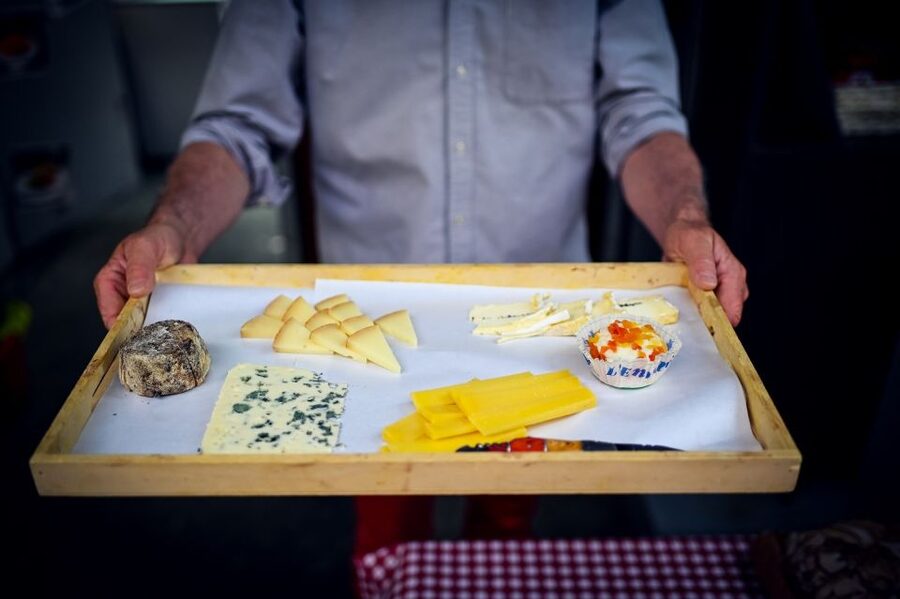 Paris: Food Tour in Le Marais with Tastings - Croque-monsieur, wine, and a restaurant with a story