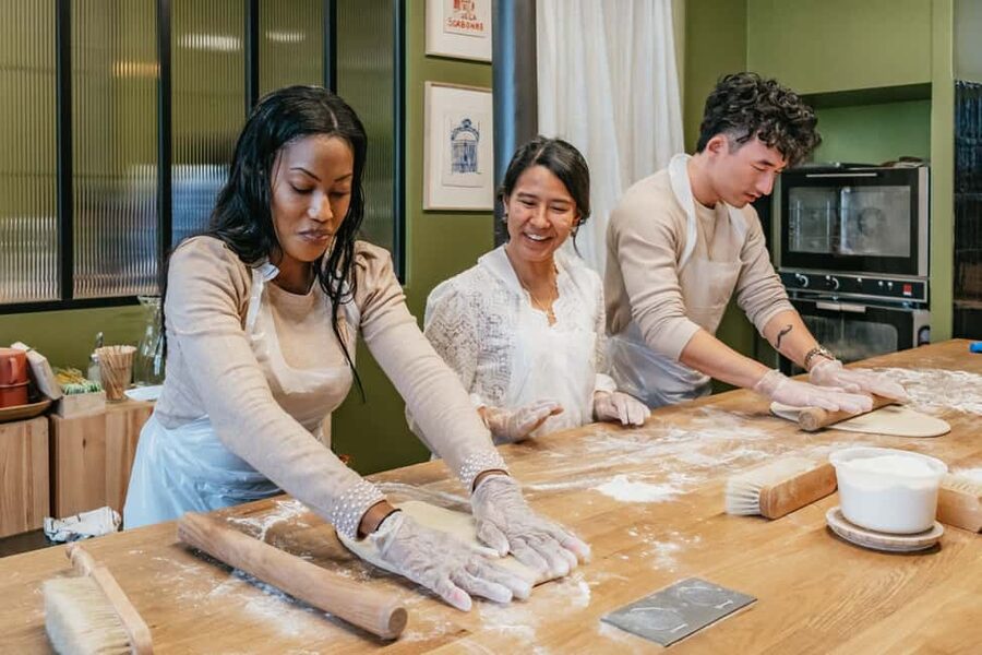 Paris: French Croissant Baking Class with a Chef - What happens during the 150-minute class