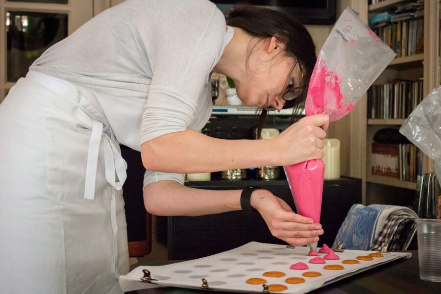 Paris: French Macarons Baking Class with a Parisian Chef - Working in a private Parisian apartment