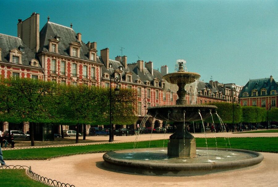 Paris: French Revolution Walking Tour - The road to 1789, told through Parisian streets