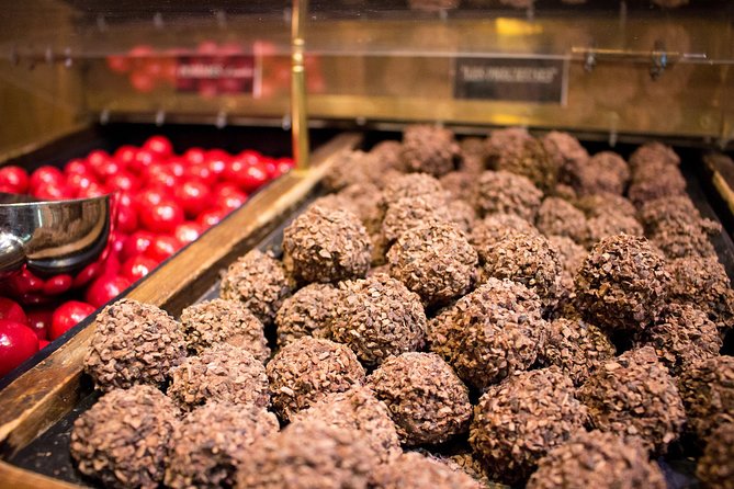 Paris French Sweets Tasting Tour with Pastries and Chocolates - Saint-Germain-des-Prés: polished streets and classic treats