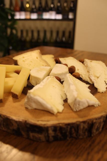Paris: French Wine and Cheese Guided Tasting - Learning the proper tasting sequence