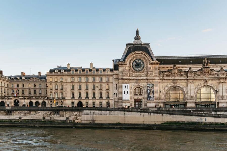 Paris: Gourmet Dinner Cruise on Seine River with Live Music - Should you book the Diamant Bleu?