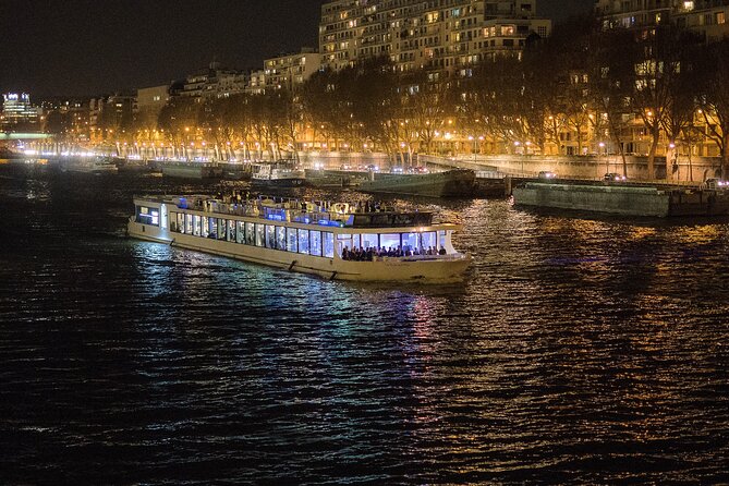Paris Gourmet Dinner Seine River Cruise with Singer and DJ Set - The Eiffel Tower sparkling from the rooftop