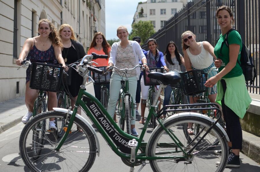 Paris: Guided Bike Tour Like a Local - Starting at Le Peloton Café
