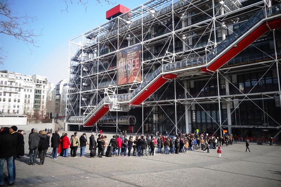 Paris: Guided tour of Marais in German - The guides and the tone of the walk