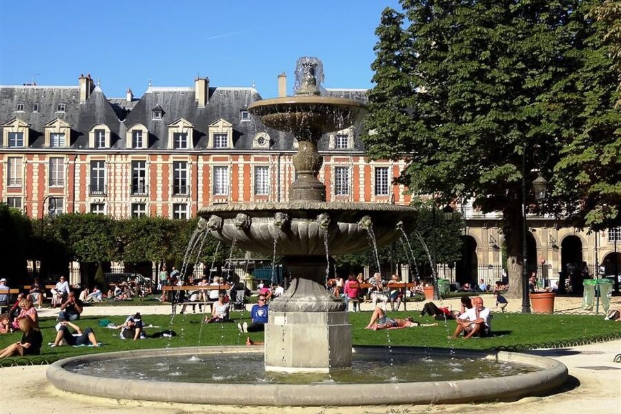 Paris: Guided tour of Marais in German - Musée Carnavalet and the townhouses of the Marais