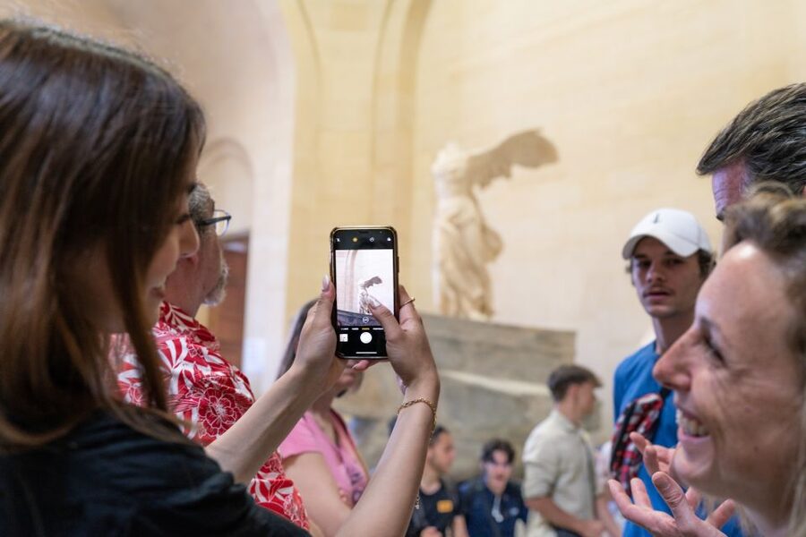 Paris: Guided Tour of the Must-Sees of the Louvre Museum - Reserved entry, with one important catch