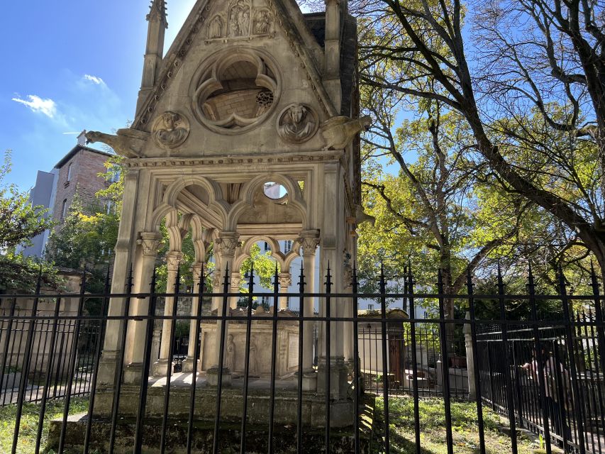 Paris: Haunted Père Lachaise Cemetery Guided Tour - Is $25 Good Value?