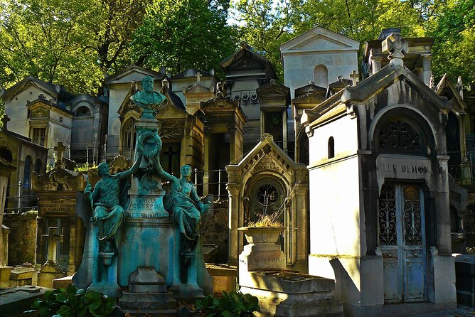 Paris: Haunted Père Lachaise Cemetery Guided Tour - Starting at Boulevard Ménilmontant