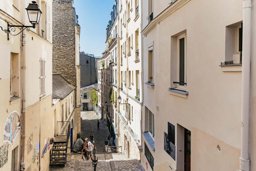 Paris: Hidden Gems of Montmartre with Local Guide - Croissant time at Boulangerie Alexine