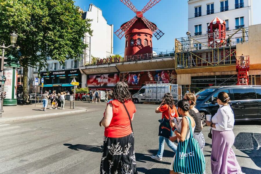 Paris: Hidden Gems of Montmartre with Local Guide - How the two-hour format affects the experience