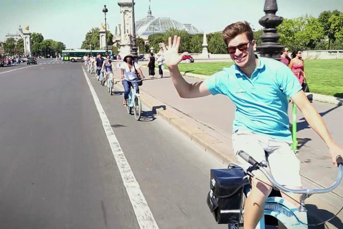 Paris Highlights Bike Tour: Eiffel Tower, Louvre and Notre-Dame - Key points to know before you pedal away