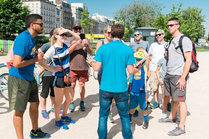 Paris Highlights Bike Tour: Eiffel Tower, Louvre and Notre-Dame - Meeting at Saint-Michel and getting set up