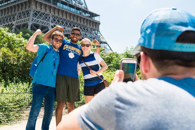 Paris Highlights Bike Tour: Eiffel Tower, Louvre and Notre-Dame - Invalides and Pont Alexandre III finish the circuit