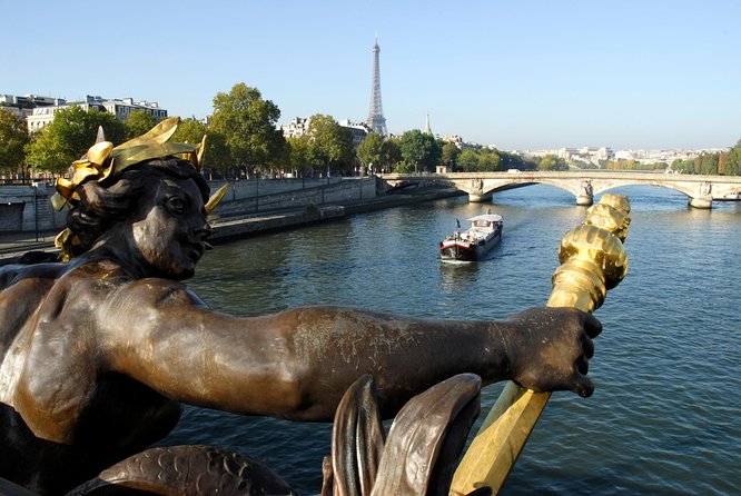 Paris Highlights Immersive Coach Tour - The Eiffel Tower and Invalides