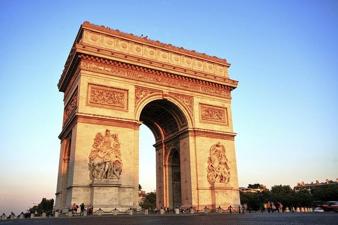 Paris Highlights Immersive Coach Tour - A child-friendly audio option