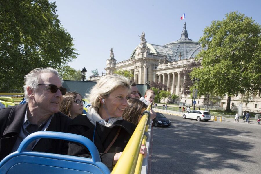 Paris: Hop-on Hop-off Bus Tour & Seine Cruise Bundle Tour - Start with one full circuit