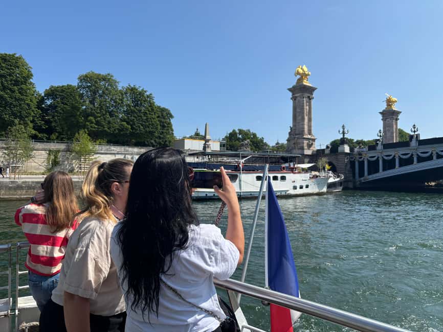 Paris: Hop-On Hop-Off Seine Cruise Pass with 9 Stops - Why the Seine works so well for getting around Paris