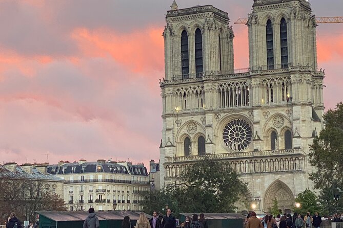 Paris Île de la Cité and Notre-Dame Walking Tour With Crypt - What this Île de la Cité tour actually offers